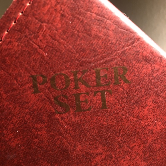 Poker set w/ clay chips in portable case. - Picture 3 of 3